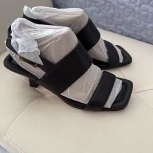Vince Cira Sandal – Black Leather